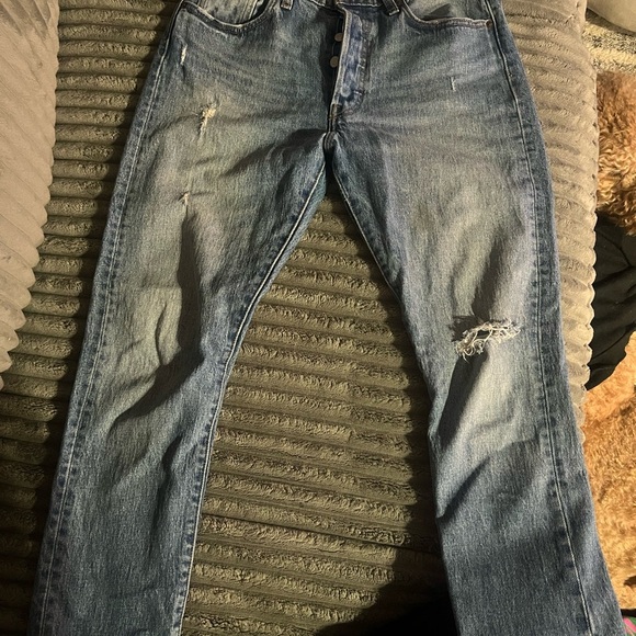 Levi's Premium 501 Distressed Skinny Jeans in Post Modern Blues
Women's Size 29 - Picture 2 of 6